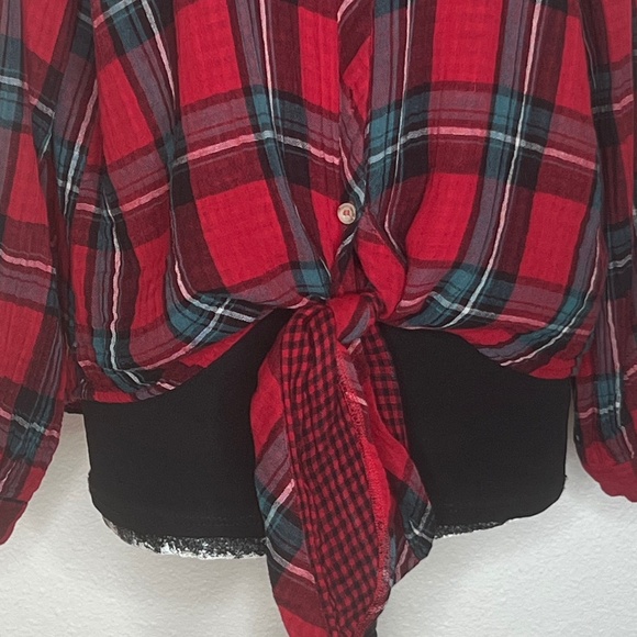 In Love Blouse - Picture 4 of 7